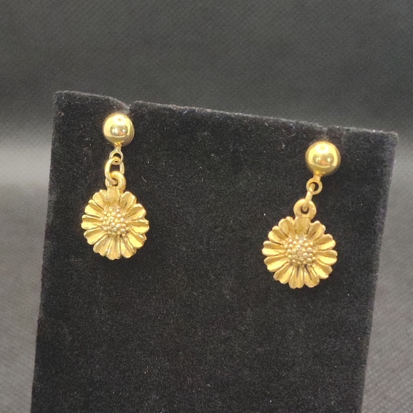 18k Gold Plate Daisy Drop Earrings NOS - Picture 2 of 3